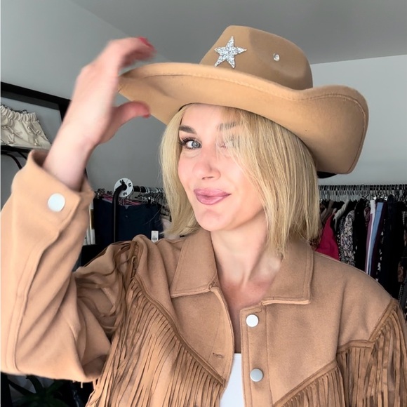 Meet your Posher, Jillienne - Picture 3 of 5